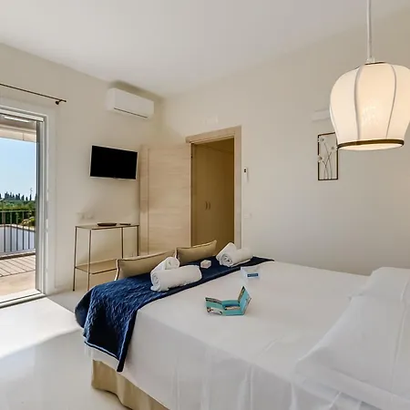 Elysium For 10 With Pool Near Gallipoli