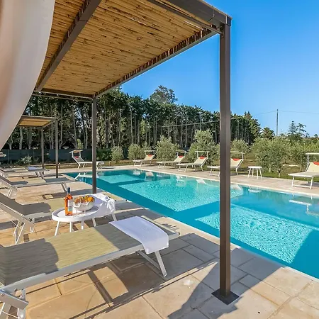 Elysium For 10 With Pool Near Gallipoli *
