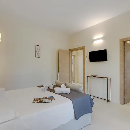 Elysium For 10 With Pool Near Gallipoli *