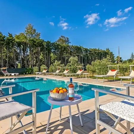 Elysium For 10 With Pool Near Gallipoli Alezio